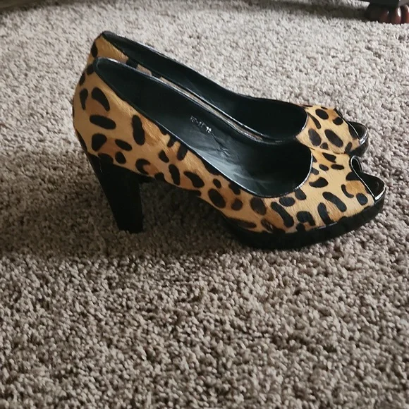 Heels - Picture 1 of 4